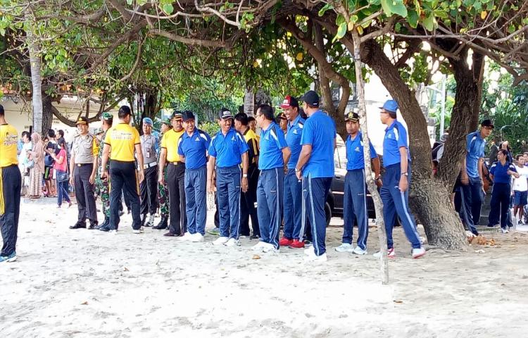 Bhakti-Sosial-Perangi-Sampah-Plastik-di-Pantai-Kuta_587563.jpeg